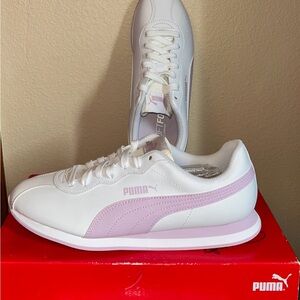 PUMA Women's White and Light Orchid Sneakers